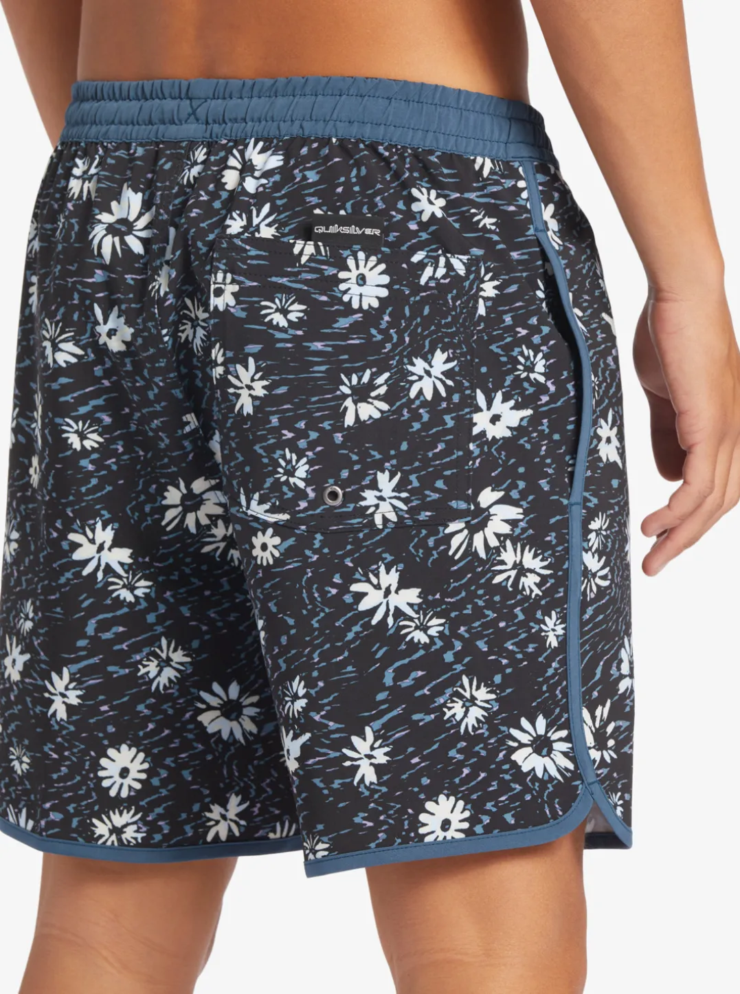 Mens Quiksilver Elastic Waist|Surfsilk Scallop Volley 17" Volleys